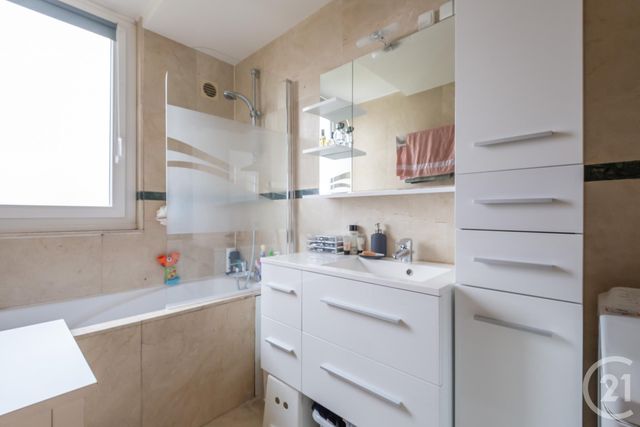 Afficher la photo en grand Appartement F4 à vendre - 4 pièces - 65.8 m2 - CHAMPIGNY SUR MARNE - 94 - ILE-DE-FRANCE - Century 21 Immobilière De Coeuilly