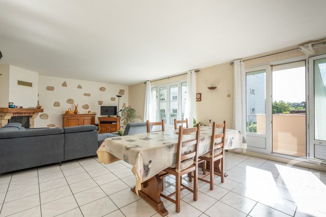Afficher la photo en grand Appartement F5 à vendre - 5 pièces - 112.39 m2 - VILLIERS SUR MARNE - 94 - ILE-DE-FRANCE - Century 21 Immobilière De Coeuilly