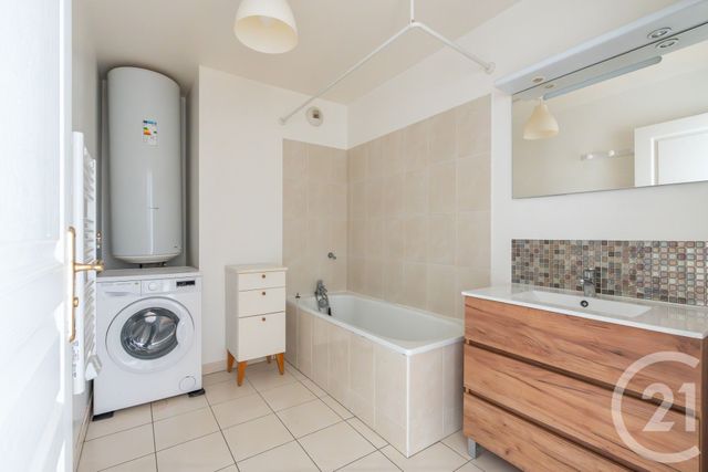 Afficher la photo en grand Appartement F3 à vendre - 3 pièces - 72.66 m2 - VILLIERS SUR MARNE - 94 - ILE-DE-FRANCE - Century 21 Immobilière De Coeuilly