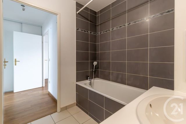 Appartement F3 à vendre - 3 pièces - 66.28 m2 - NOISY LE GRAND - 93 - ILE-DE-FRANCE - Century 21 Immobilière De Coeuilly